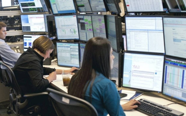 ΧΑ: Oι τράπεζες στο επίκεντρο των ρευστοποιήσεων