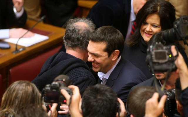 Financial Times: Δεν υπάρχει νομικός τρόπος επέκτασης μόνο της δανειακής σύμβασης