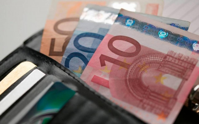 Επαναφορά συμβάσεων και επιστροφή κατώτατου μισθού σε δύο στάδια