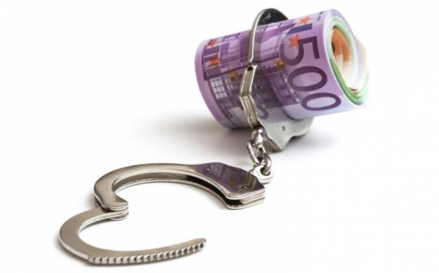 Προσποιήθηκαν τους εφοριακούς και πήραν 12.000 από ηλικιωμένη