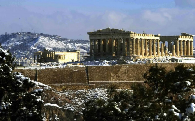 Με χιόνια ξύπνησε η Αθήνα -  Βελτιώνεται ο καιρός από σήμερα