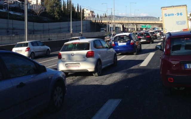 Αυξημένη η κίνηση στους δρόμους της Αττικής λόγω παγετού