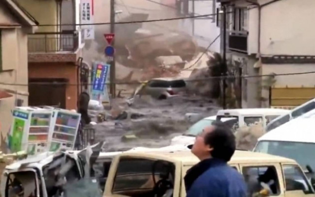 Συγκλονιστικό βίντεο από το φονικό τσουνάμι στην Ιαπωνία
