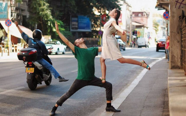 Χορεύοντας στο Βουκουρέστι (photos)