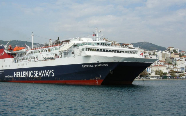 Θάνατος επιβάτη και μηχανική βλάβη στο «Εξπρές Σκιάθος»