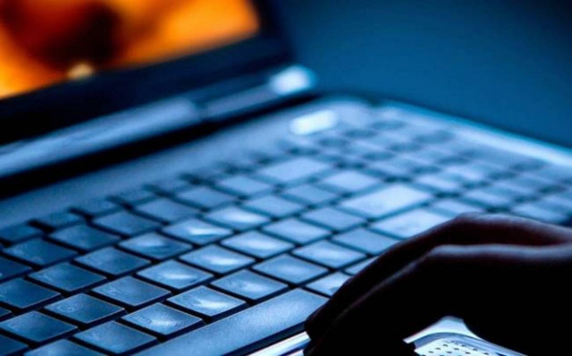 Κύκλωμα εξαπατά γυναίκες και αποσπά γυμνές φωτογραφίες και βίντεο