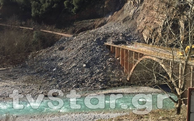 «Έπεσε» το βουνό στην Ευρυτανία - Πρωτοφανής κατολίσθηση