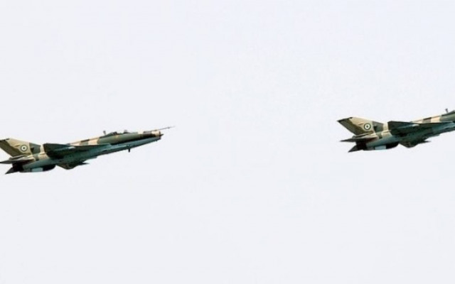 Νιγηρία: Πολεμικά αεροσκάφη βομβαρδίζουν στρατόπεδα εκπαίδευσης της Μπόκο Χαράμ