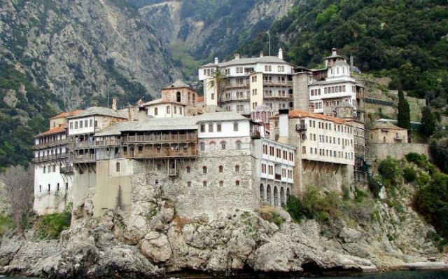 Στο Άγιο Ορος φιλοτεχνούν μοναδική εικόνα, δώρο για τον Πούτιν