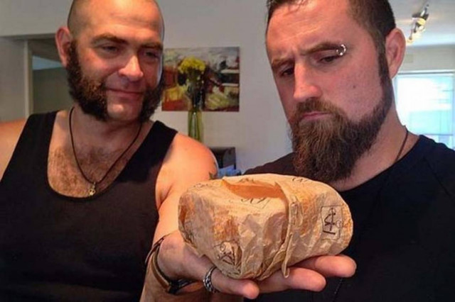 Θέλετε να  δείτε ένα cheeseburger μετά από είκοσι χρόνια; (photo)