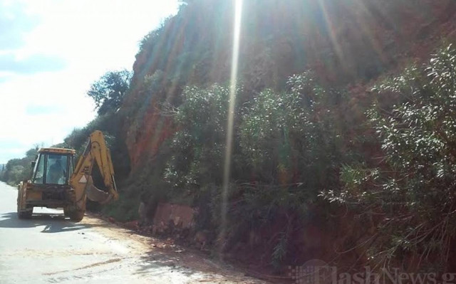 Διακοπή κυκλοφορίας στην Ε.Ο Ρεθύμνου -Χανίων λόγω κατολίσθησης (photos)