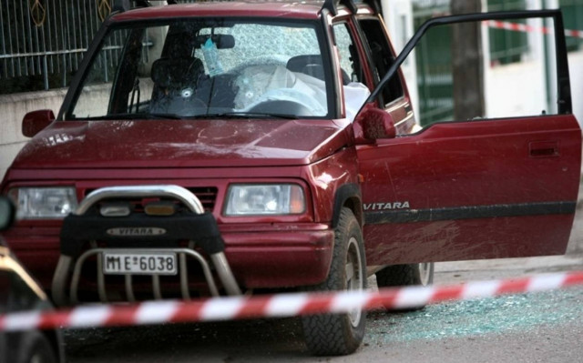 Άγνωστοι γάζωσαν με καλάσνικοφ αρχιφύλακα των φυλακών Δομοκού (Photos)