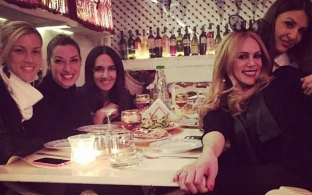 Τα κορίτσια ξενυχτάνε!