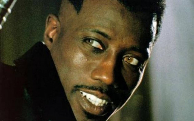 Τι κάνει ο Γουέσλεϊ Σνάιπς στον Ηλεκτρικό σταθμό του Πειραιά; (photo)