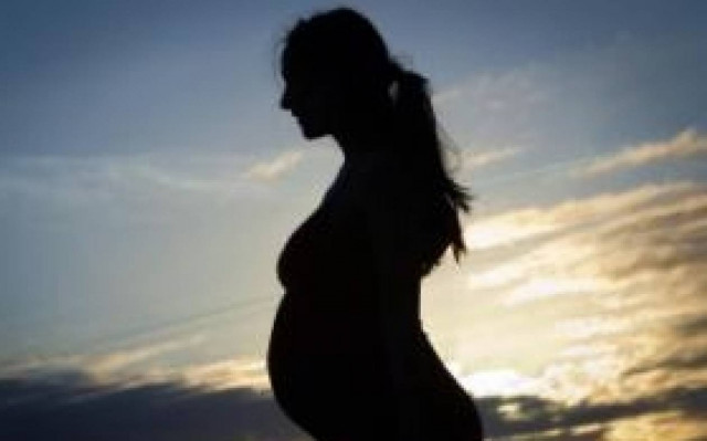 Κατεβάζει… ρολά το «εργοστάσιο μωρών» στην Ταϊλάνδη