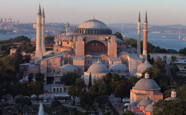 Σαν σήμερα το 532 θεμελιώνεται ο ναός της Αγίας Σοφίας