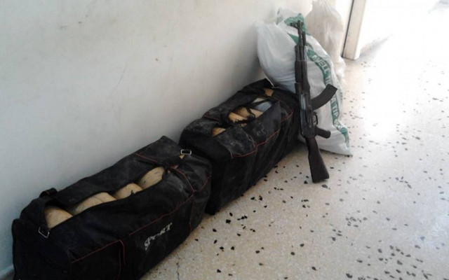 Ήπειρος: Παρατημένοι σάκοι με 56 κιλά χασίς και ένα καλάσνικοφ