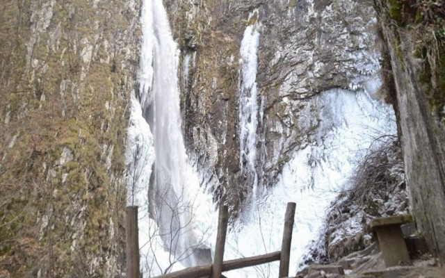 Ξάνθη: Πάγωσε ξανά ο μεγαλύτερος καταρράκτης των Βαλκανίων (photos)