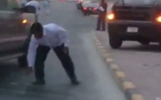 ΗΑΕ: «Έβρεξε» χιλιάδες ευρώ στο Ντουμπάι! (video)