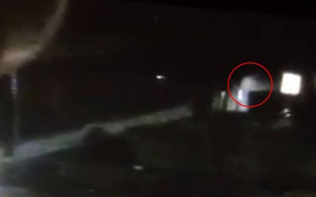 Αυστραλία: Φάντασμα… βολτάρει στην αυλή στοιχειωμένου σπιτιού! (video)