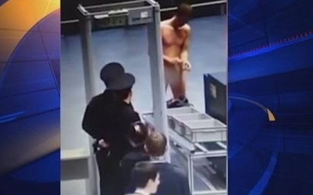 Τον... έγδυσαν για να περάσει τους ελέγχους του αεροδρομίου (video)