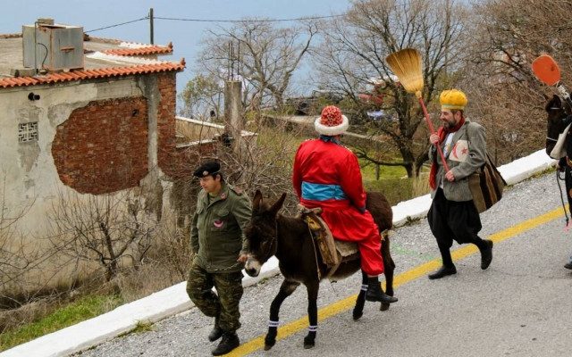 Το έθιμο του «Καδή» αναβίωσε στη Σάμο (photos)