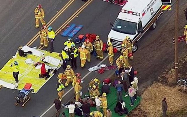 ΗΠΑ: Τρένο εκτροχιάστηκε έπειτα από σύγκρουση με φορτηγό-Δεκάδες τραυματίες