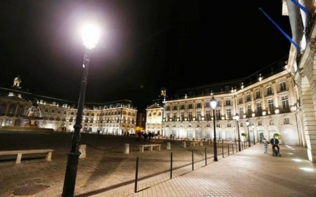 Γαλλία: Πτήσεις ιπτάμενων ρομποτικών σκαφών πάνω από το Παρίσι