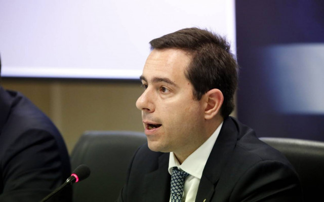 Μηταράκης: Να δώσει διευκρινίσεις ο Βαρουφάκης για τον ΦΠΑ στα νησιά