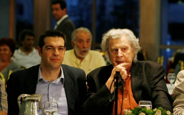 Σε εξέλιξη η συνάντηση του Αλ. Τσίπρα με τον Μ. Θεοδωράκη