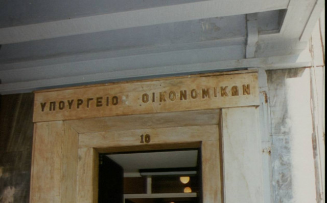 ΥΠΟΙΚ: Τρόικα τέλος και ρεσιτάλ κατά της διαφθοράς