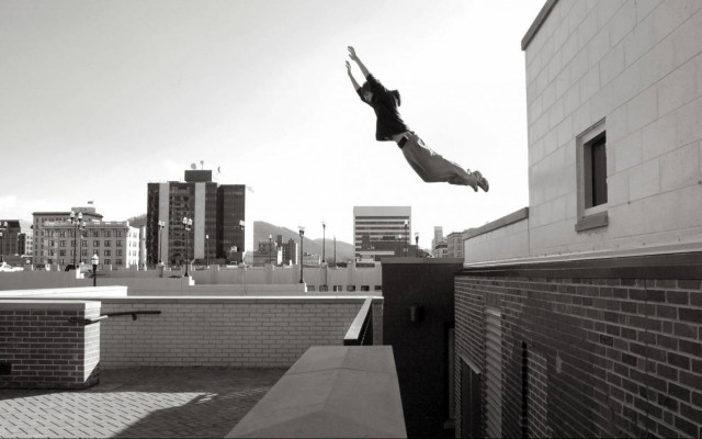 Όταν το parkour πάει πολύ... στραβά (video)