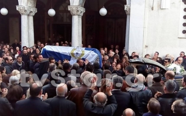 Θρήνος στην κηδεία του 47χρονου Αρχιφύλακα (photos)