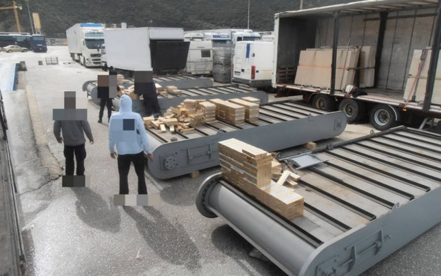 Κατασχέθηκαν… 4 εκατομμύρια λαθραία τσιγάρα στο λιμάνι της Ηγουμενίτσας! (pics)