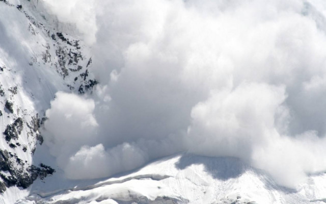 Αφγανιστάν: Πάνω από 125 νεκροί από χιονοστιβάδες και κατολισθήσεις (pics)