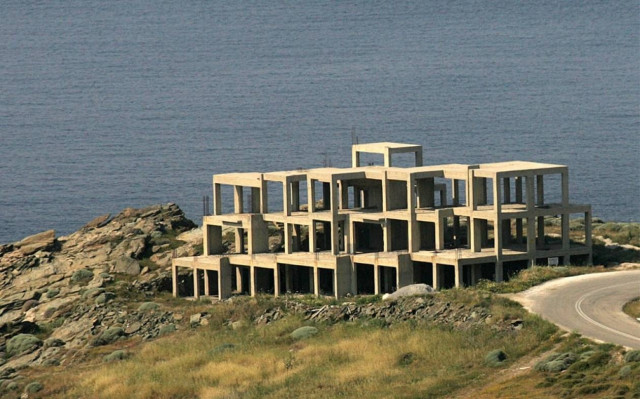 Τσιρώνης: Τροποποιείται η ρύθμιση για τα αυθαίρετα