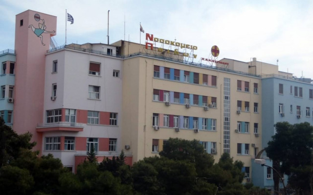 Εκτός Νοσοκομείου Παίδων «Αγλαΐα Κυριακού» ο γιατρός Στ. Μιχαλάκος