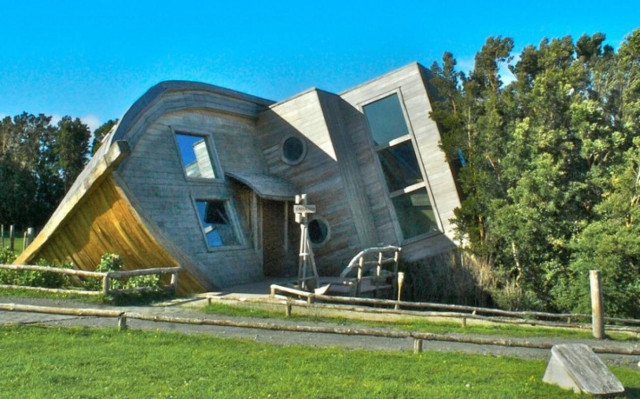 Χιλή: Μείνε σε αναποδογυρισμένο πλεούμενο (photos)