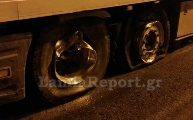 Λαμία: Ανατροπή νταλίκας – Έκλεισε η Εθνική Οδός (photos)