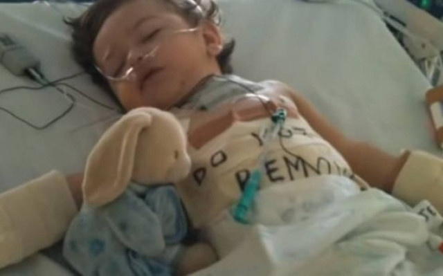 Ο κρυφός παιδικός κίνδυνος που καραδοκεί μέσα σε κάθε σπίτι! (video)