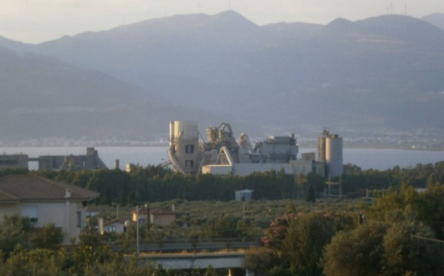 Ένας ναυτικός νεκρός και τρεις τραυματίες κατά τη διάρκεια εκφόρτωσης πλοίου