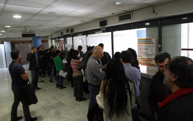 Αγωνία για τα άδεια κρατικά ταμεία