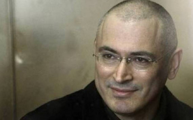 «Γυμνός βασιλιάς μιας οικονομίας που εξασθενεί ο Πούτιν»