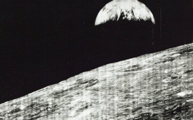 700 φωτογραφίες της NASA στο «σφυρί» (photos)