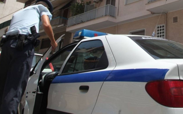 Κλέφτης χτύπησε με κοντάρι ηλικιωμένο που τον έπιασε στα «πράσα»