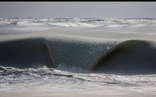 Γρανίτα από… κύματα! (Photos)