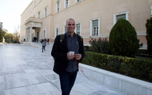 Βαρουφάκης στο AP: Πρώτα το ΔΝΤ, για τα χρέη της ΕΚΤ χρειάζεται συζήτηση