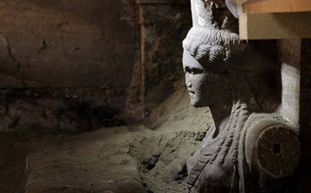 «Βόμβα» Περιστέρη για Αμφίπολη: Μπορεί οι σκελετοί να είναι κατάλοιπα θυσιών