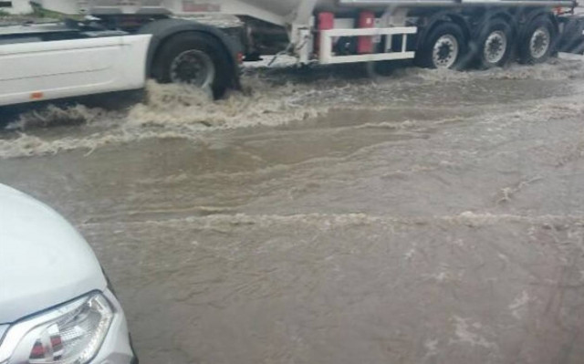 Προβλήματα στην κυκλοφορία λόγω έντονων βροχοπτώσεων