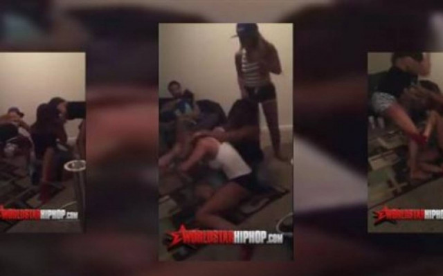 Οι «φίλες» της την έδειραν μέχρι λιποθυμίας για ένα... μπέργκερ (video)